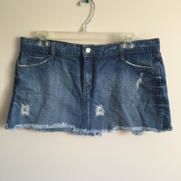 Forever 21 Dresses & Skirts - FOREVER 21 Vintage Y2K Low Waisted Distressed Denim Jean Raw Hem Mini Skirt
